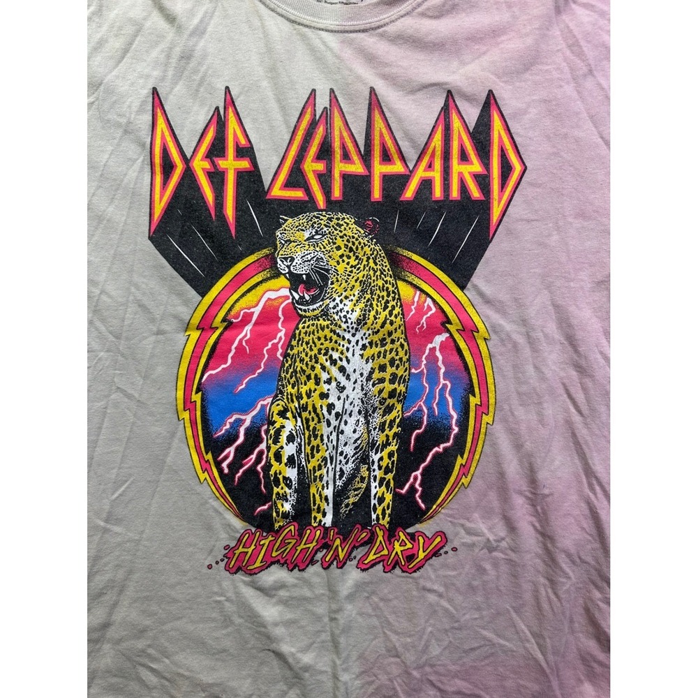Def Leppard High n Dry Graphic T-Shirt Men XL Pink Beige Split Dye Rock Band Tee